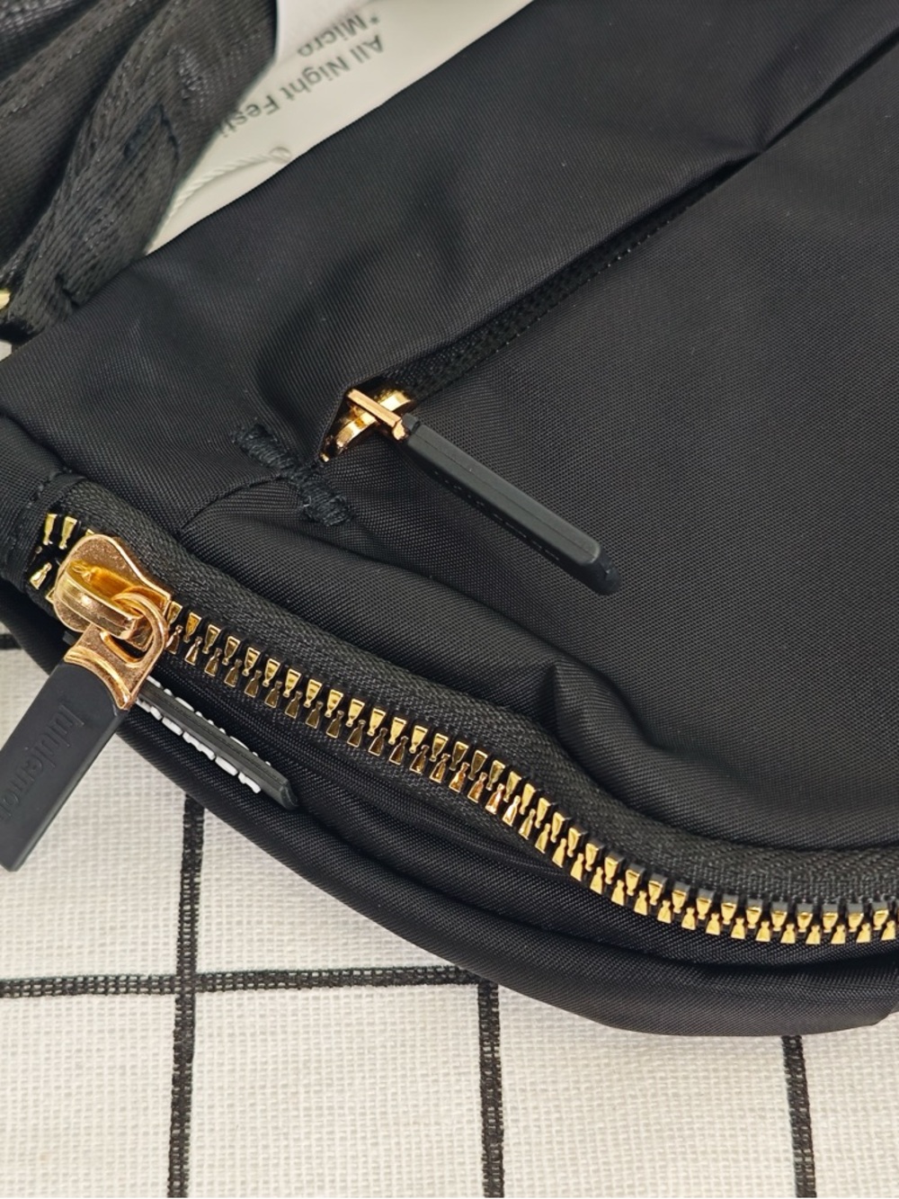 lululemon athletica Black Crossbody Belt Bag with Gold Hardware 2L - Picture 5 of 5